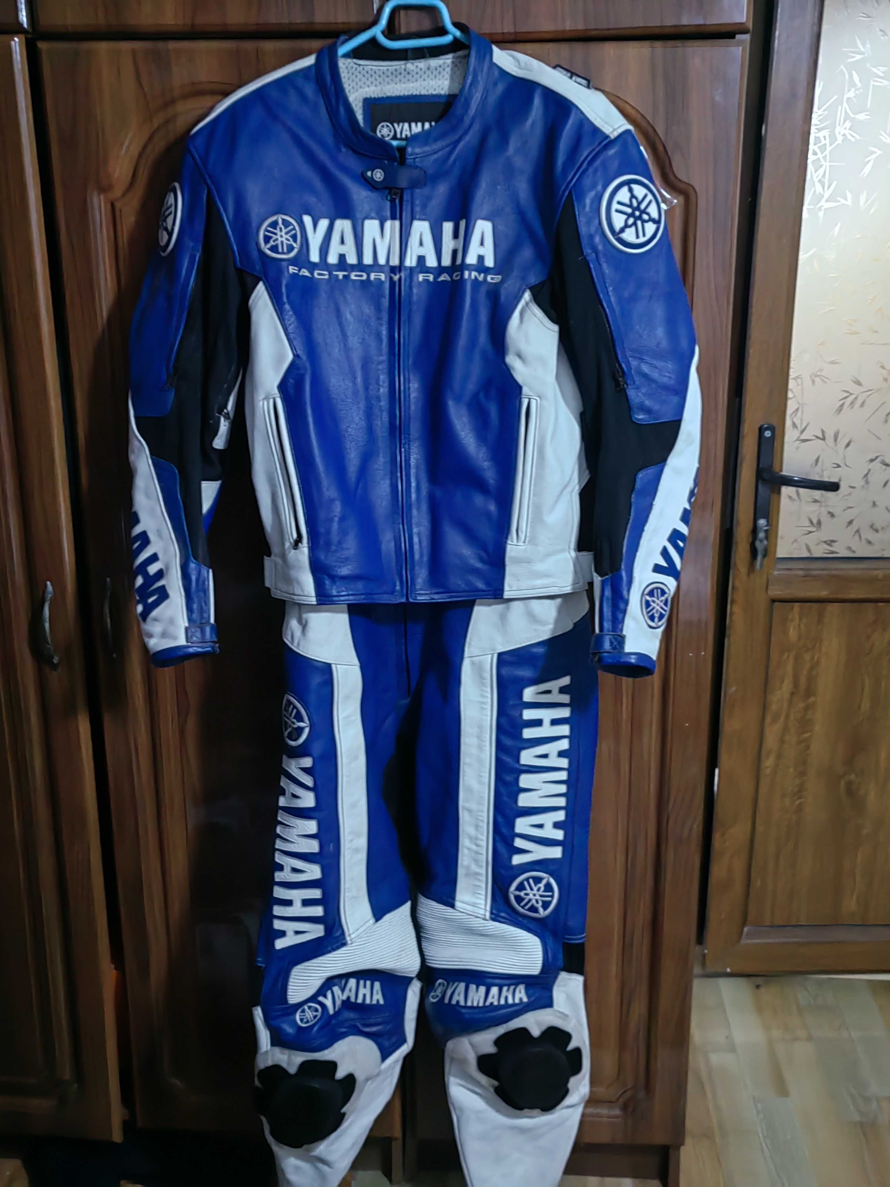 Vand costum moto Yamaha.