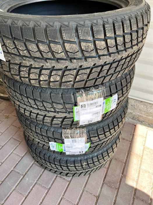 Продам НОВЫЕ зимние шины, липучка. Размер 245/50 R20