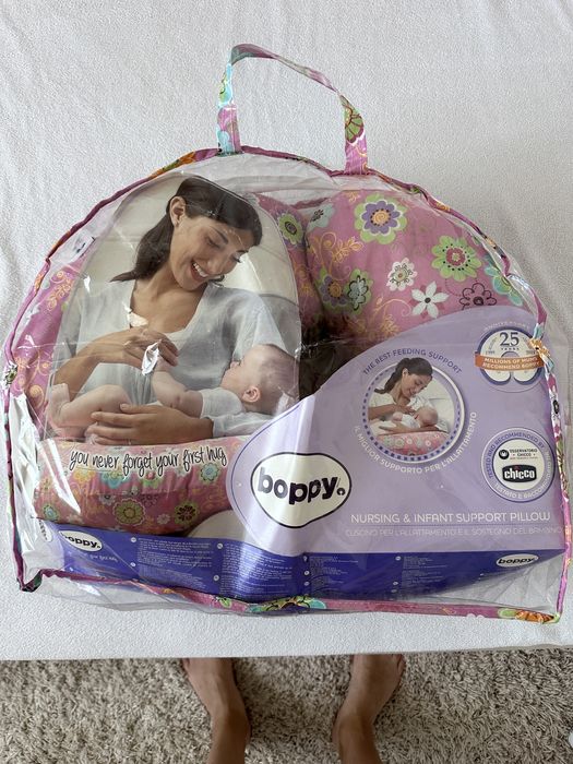 Vand perna pentru alaptat Chicco Boppy