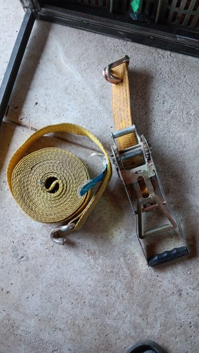 Vând chingi cu tot cu clichet