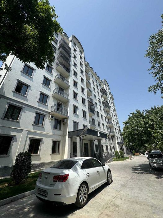 3 комнаты 90м2 без ремонта, сзади гор прокуратуры, до метро 5 минут