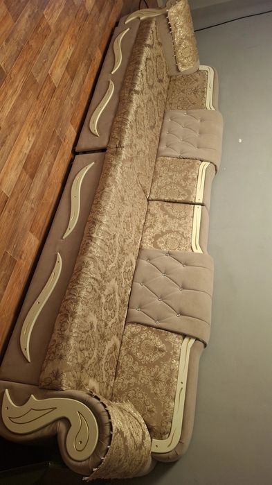 Диван бежевый 4 метра