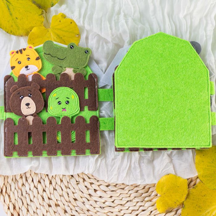 Set de Joacă Educativ din Fetru – „Aventura la Zoo” / Carte senzorială