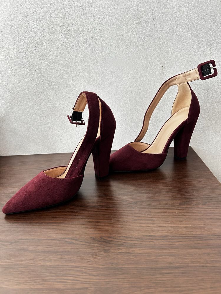 Pantofi eleganti din catifea de eveniment