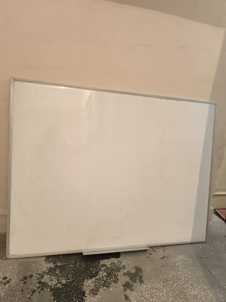Whiteboard cu suport carioci 120x90