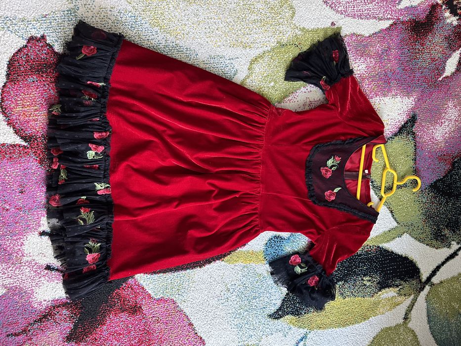 Rochii elegante de seara/de zi , in stare foarte buna