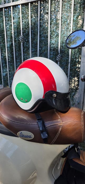 За продажба - VESPA / Каска за мотор