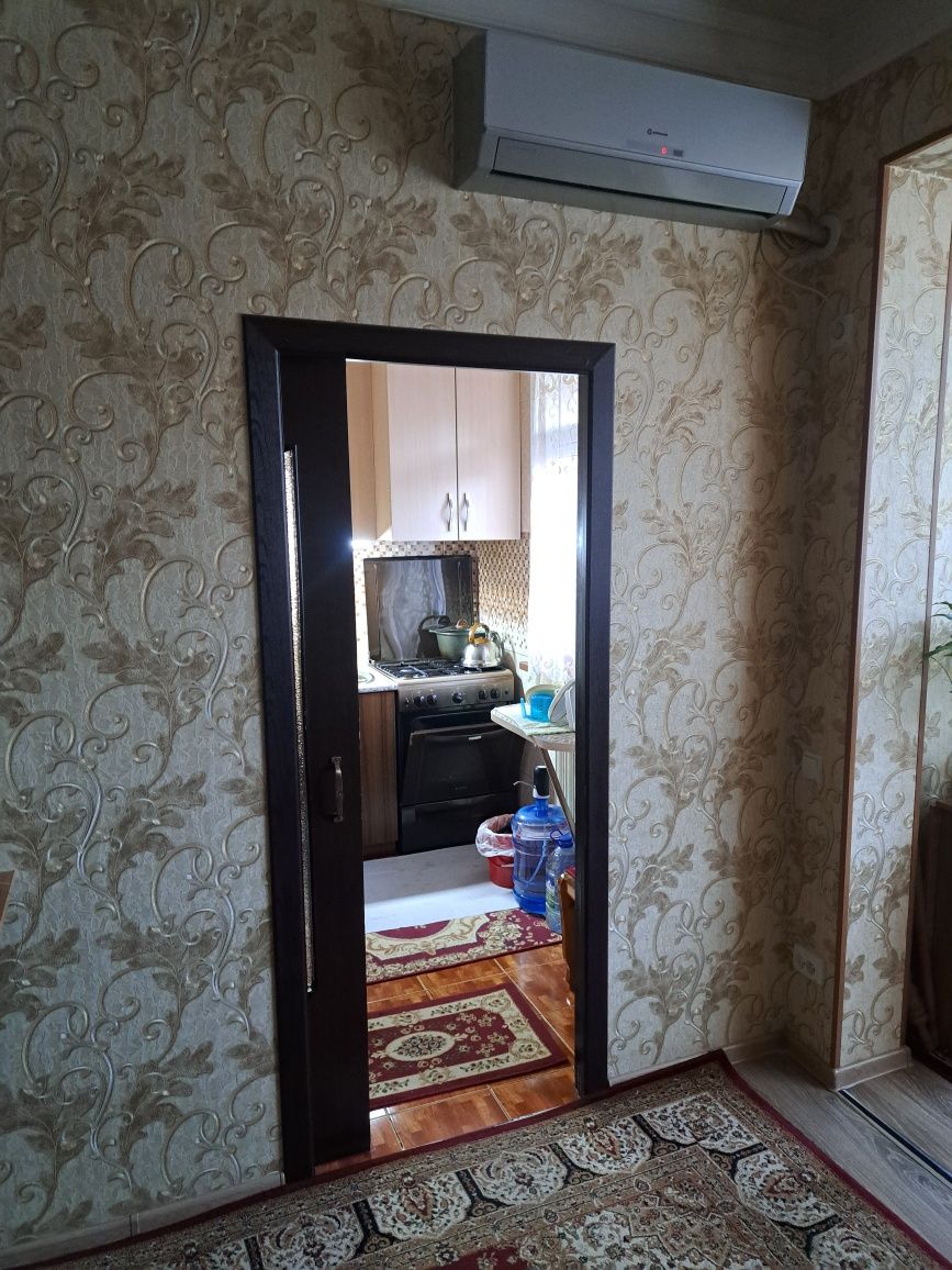 Продам 2-х комнатную квартиру комнаты смежные.