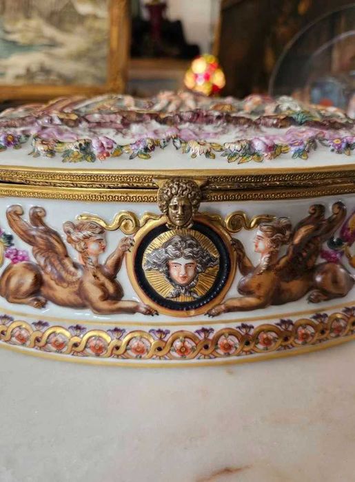 Casetă deosebită"Capo di Monte