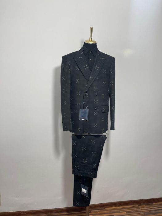 Costum Louis Vitton cu 4 nasturi regular