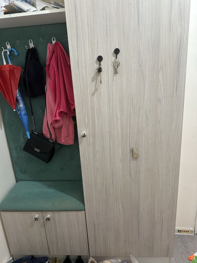 Продается шкаф для прихожей