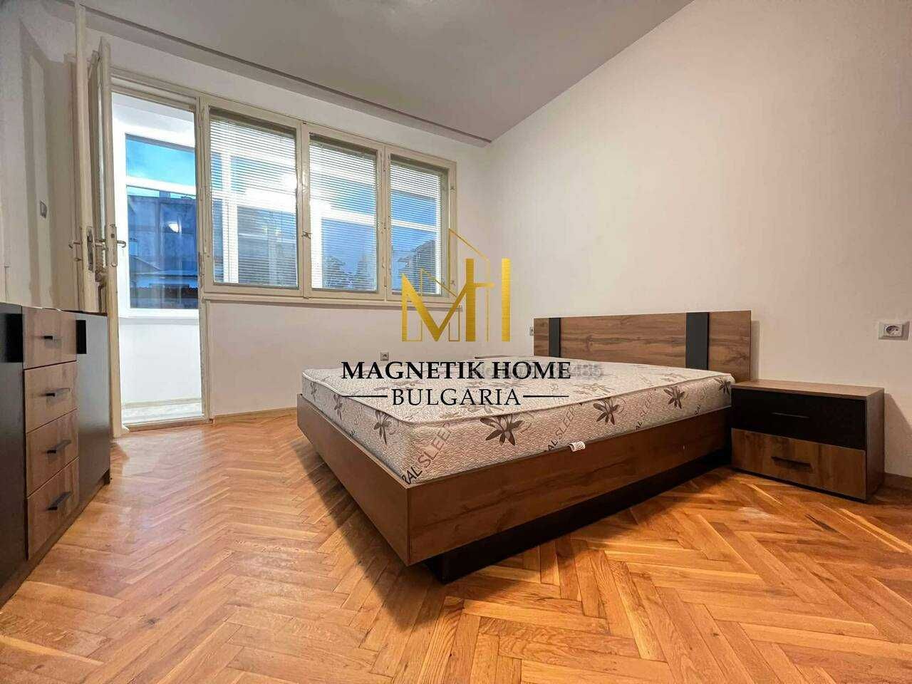 Дава се под наем Тристаен апартамент в Бургас, Център - 80 кв.м за 663 € - Снимка #2
