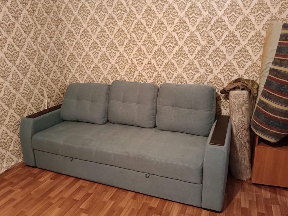 Тез арада диван сатылады