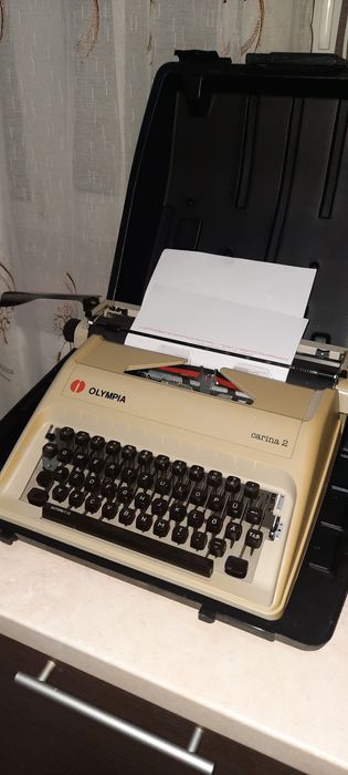 Mașină de scris Olympia Carina funcțională