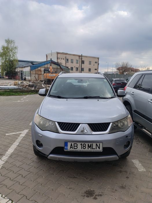 Vând Mitsubishi outlander!