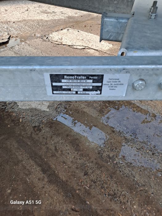 Barca cu motor si peridoc