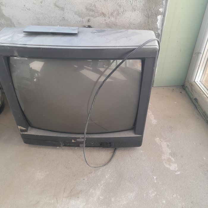 Vand televizor pentru rabla