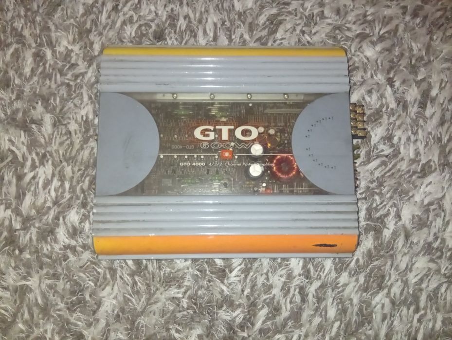 Vând amplificator JBL