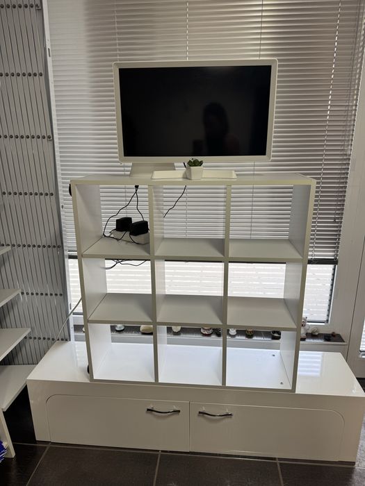 Свободностояща Етажерка и шкаф