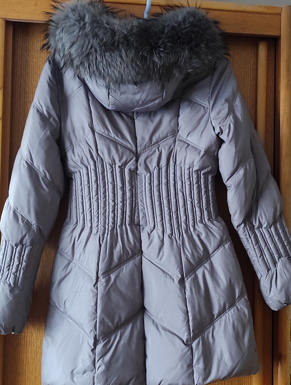Продам фирменную женскую демисезонную куртку, размер 44