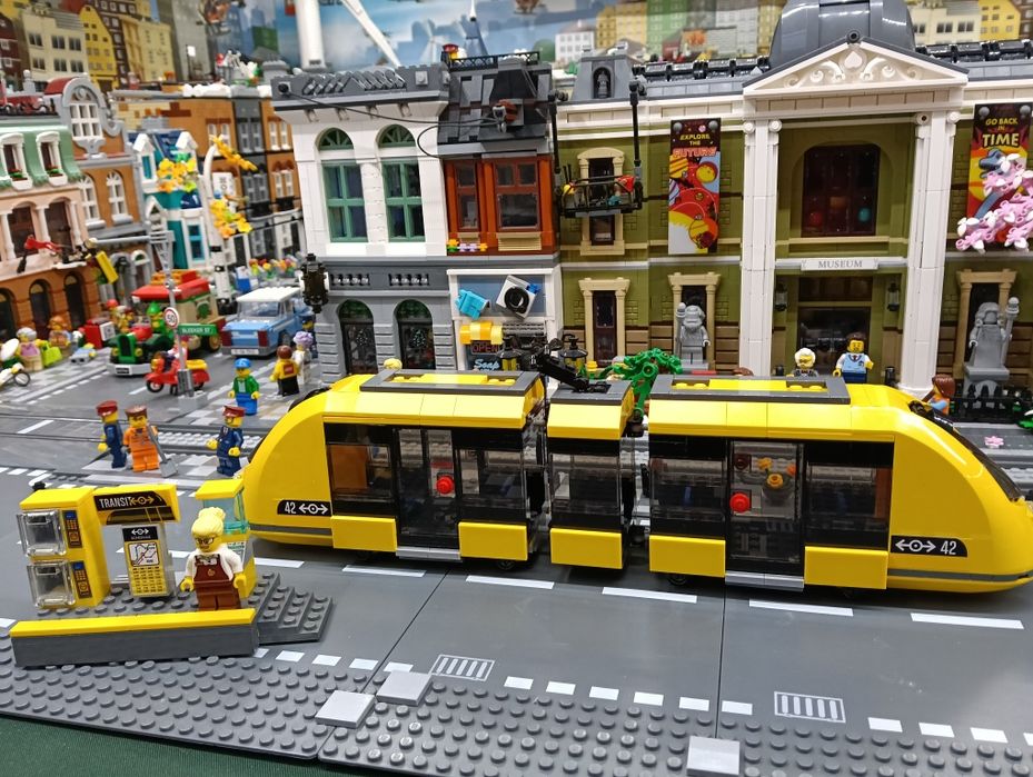 Lego 60271 Tramvai și stație călători