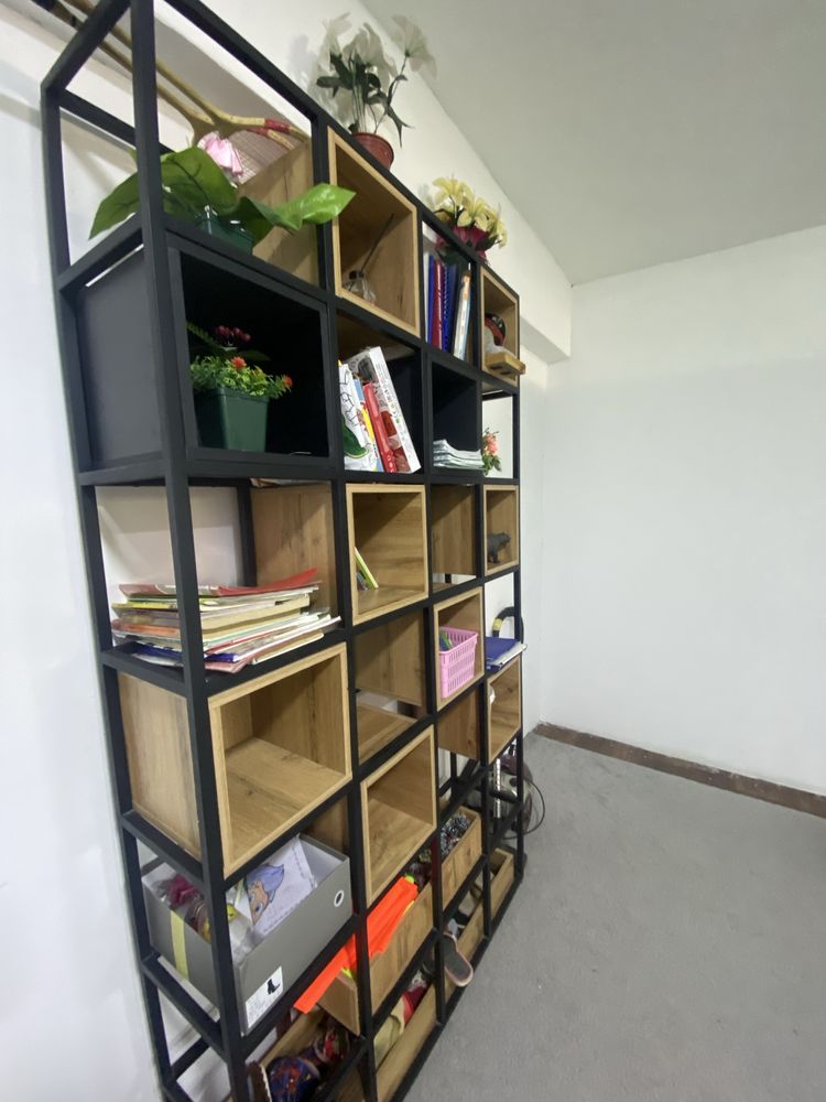 Divan sotiladi Holati yaxshi/ LOFT KITOB JAVON SOTILADI holati yaxshi
