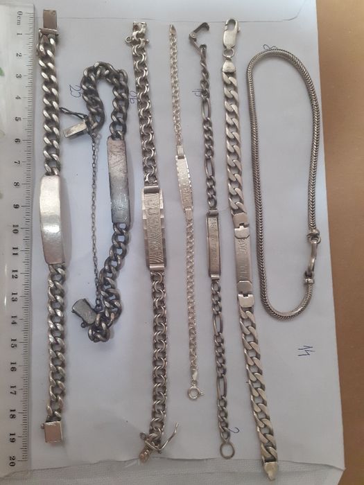 Diferite bratari din argint si un colier vechi