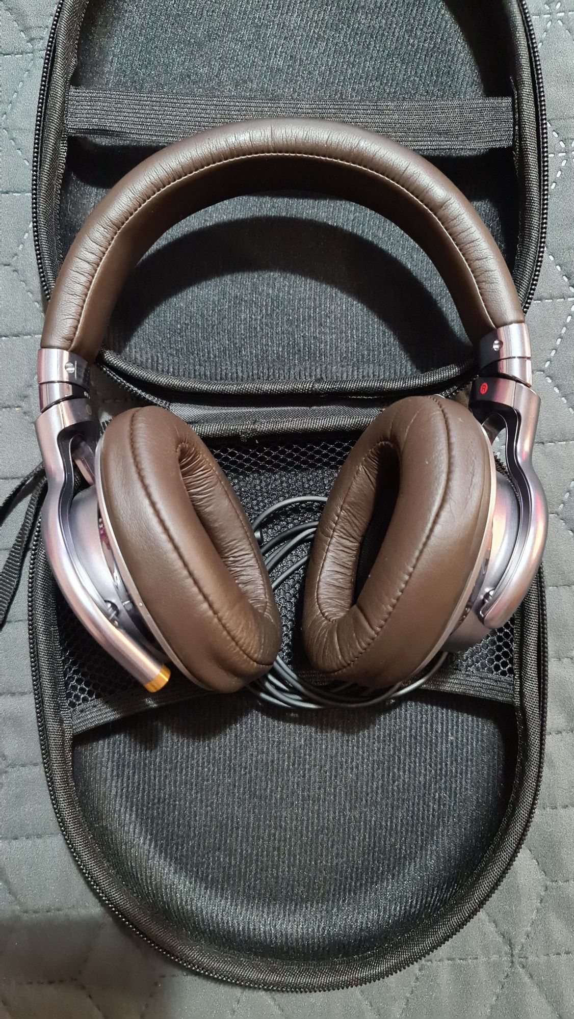 Аудиофилски Premium HI-RES слушалки SONY MDR-1A като нови