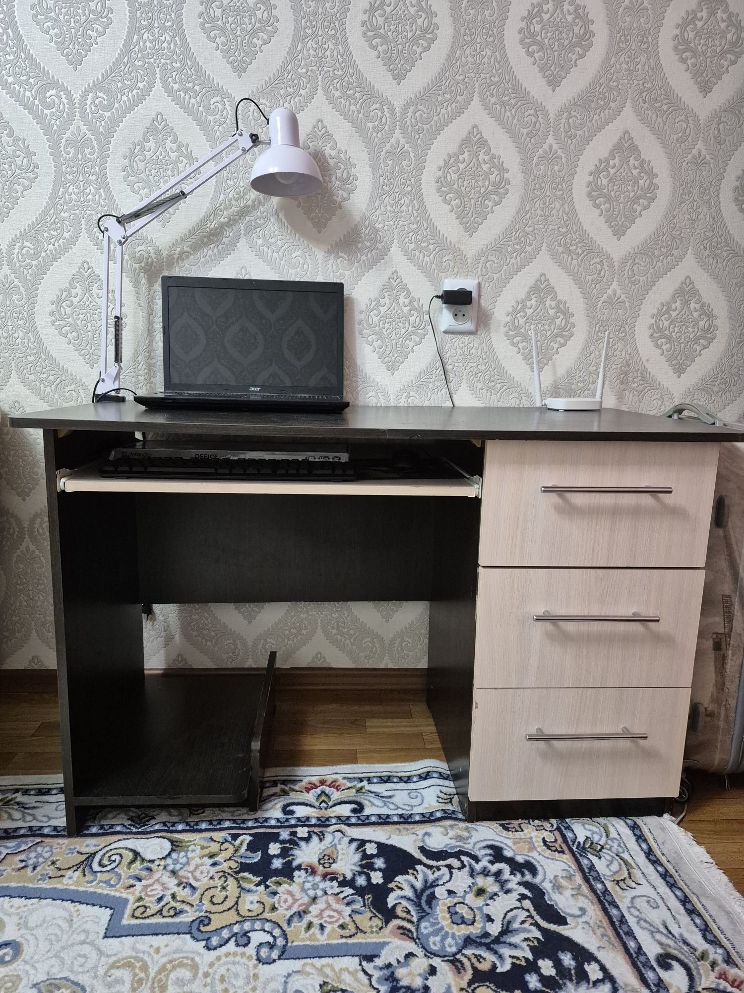 Продам компьютерный стол