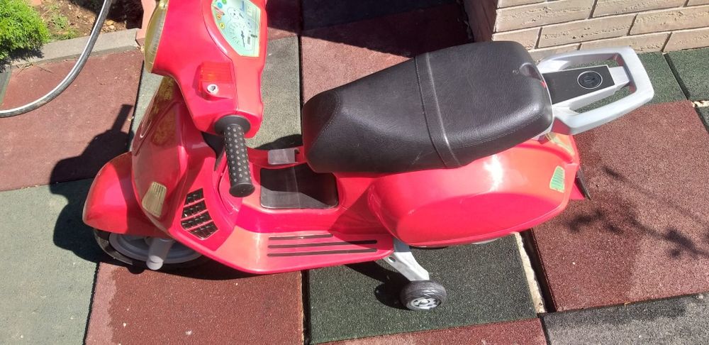 Electroscuter Vespa pentru copii vârstă 2...5