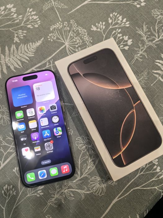 Iphone 16 pro gold
