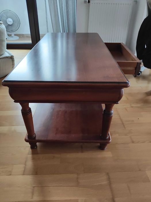 Măsuță cafea de la Mobexpert, LOUIS PHILIPPE, lemn masiv, ca si noua;