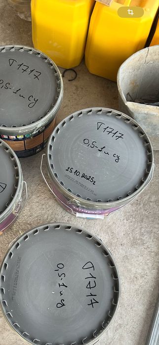 Краска Dulux состояние новый. Нам не подошел цвет по дизайну.