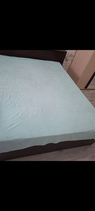 Продам двухспальную кровать и шкаф