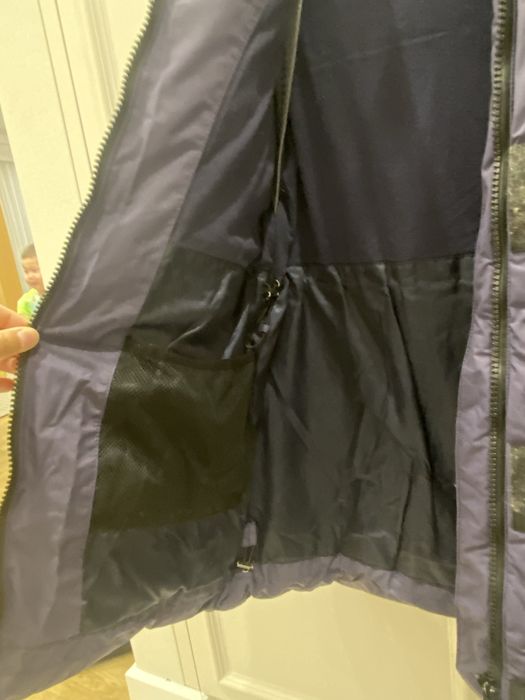 Продам зимний теплый пуховик на девочку 146р-р