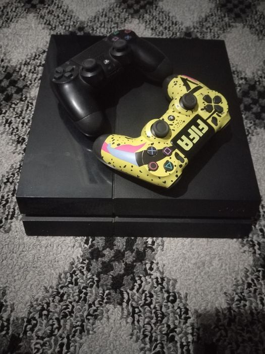 PlayStation 4 сотилади.