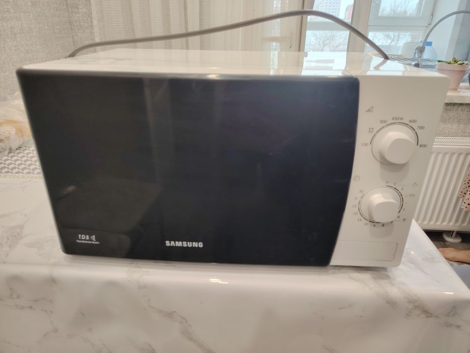 Продам микроволновая печь в хорошем состоянии