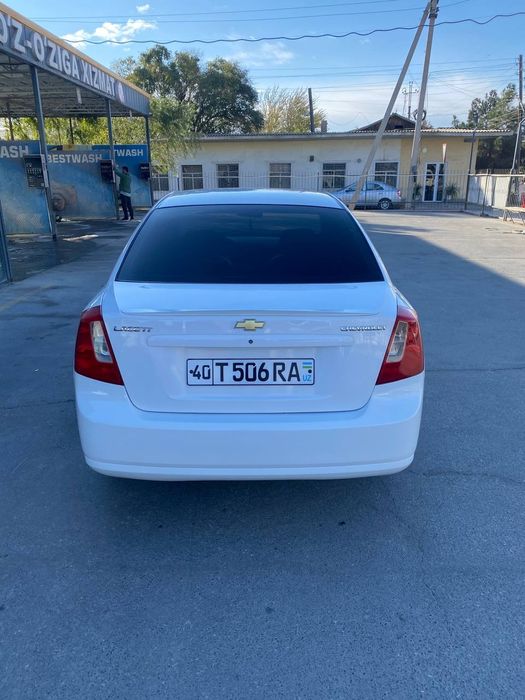 Lacetti 2011 sotiladi