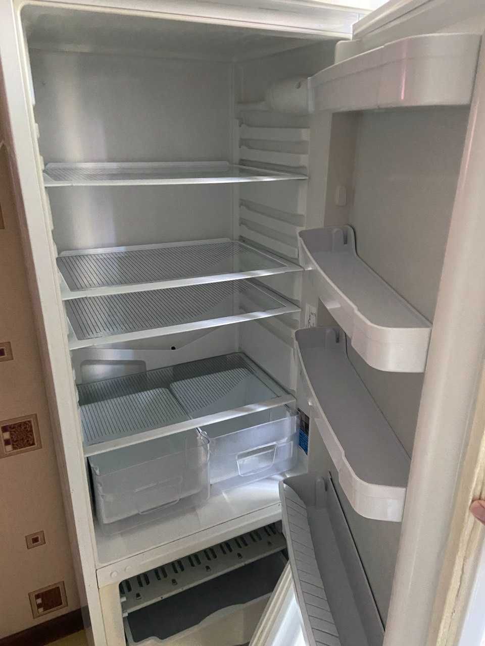 Холодильник Indesit — работает отлично! Недорого!