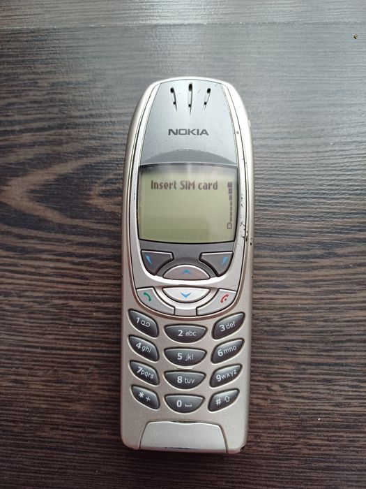 Nokia Model 6310i със зарядно устройство