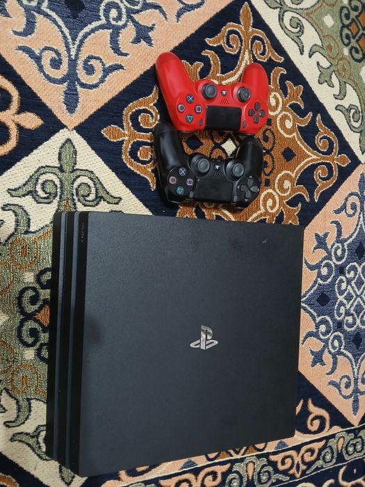 Sony playstation 4 Pro 2 джойстика в отличном состоянии