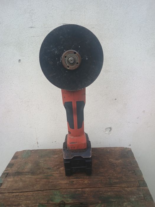 Flex hilti Ag 6d 22 nuron an 2024 + baterie 8 ah an 2025