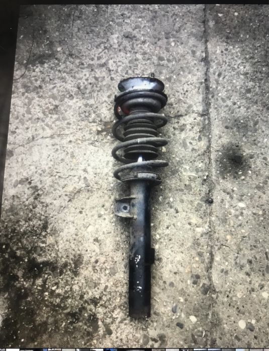 Amortizoare cu arcuri și flansa fata complete st.dr.BMW E81,E87