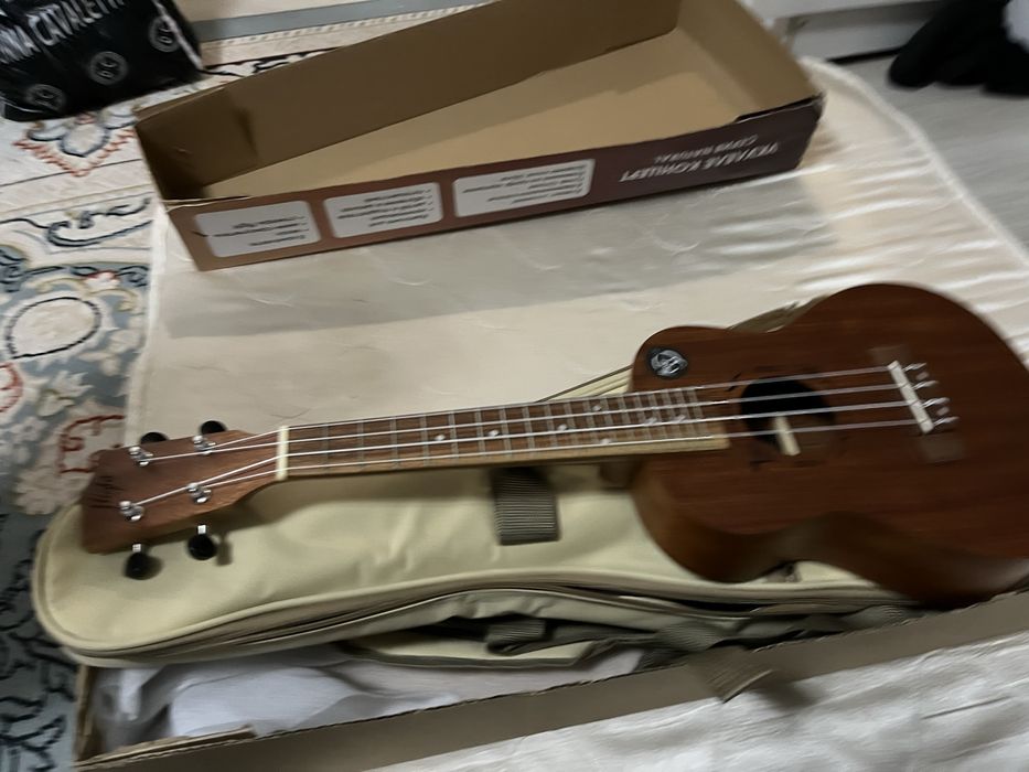 Укуле музыкальный новый