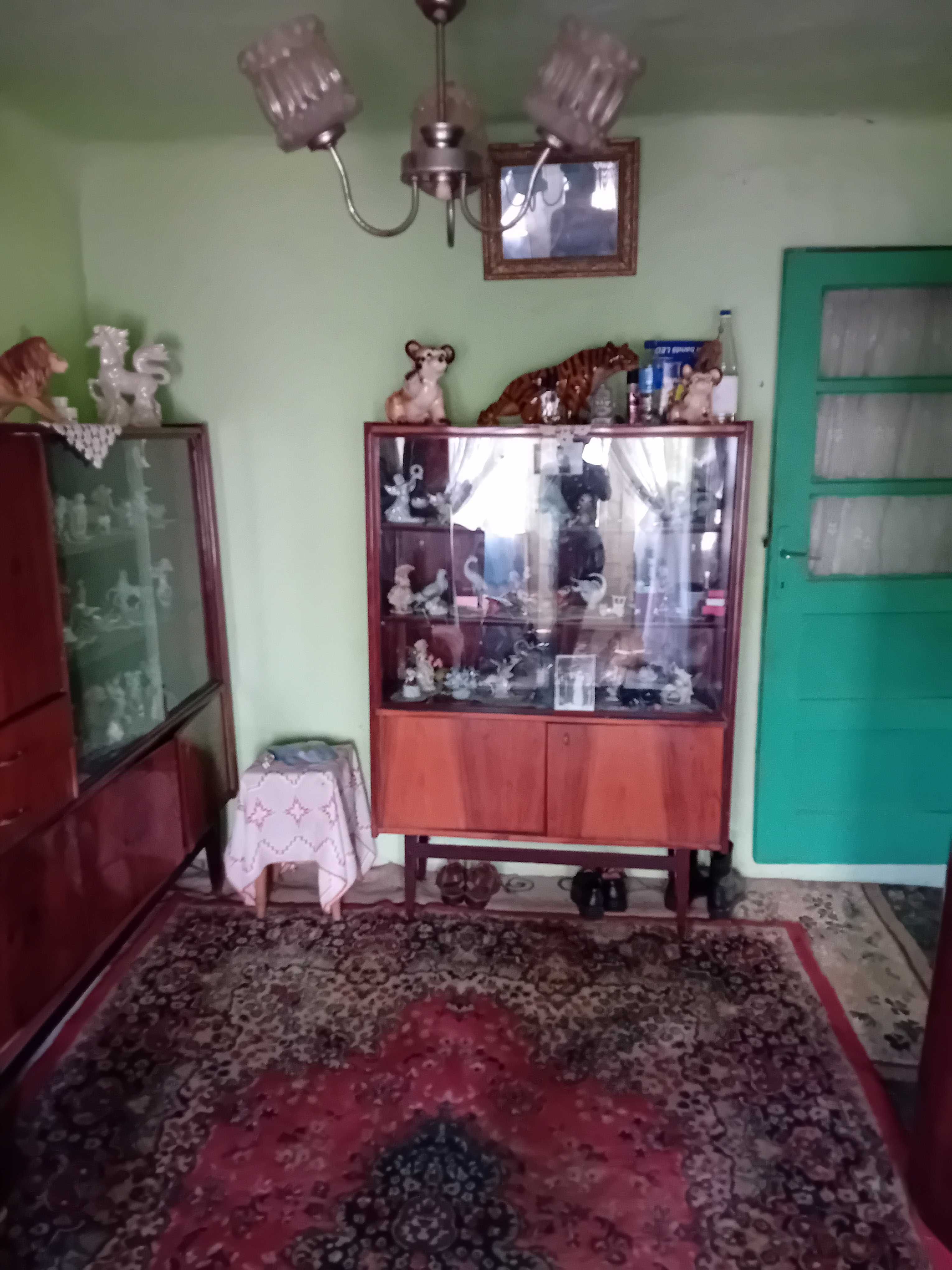Vand casa din paianta si teren 700m