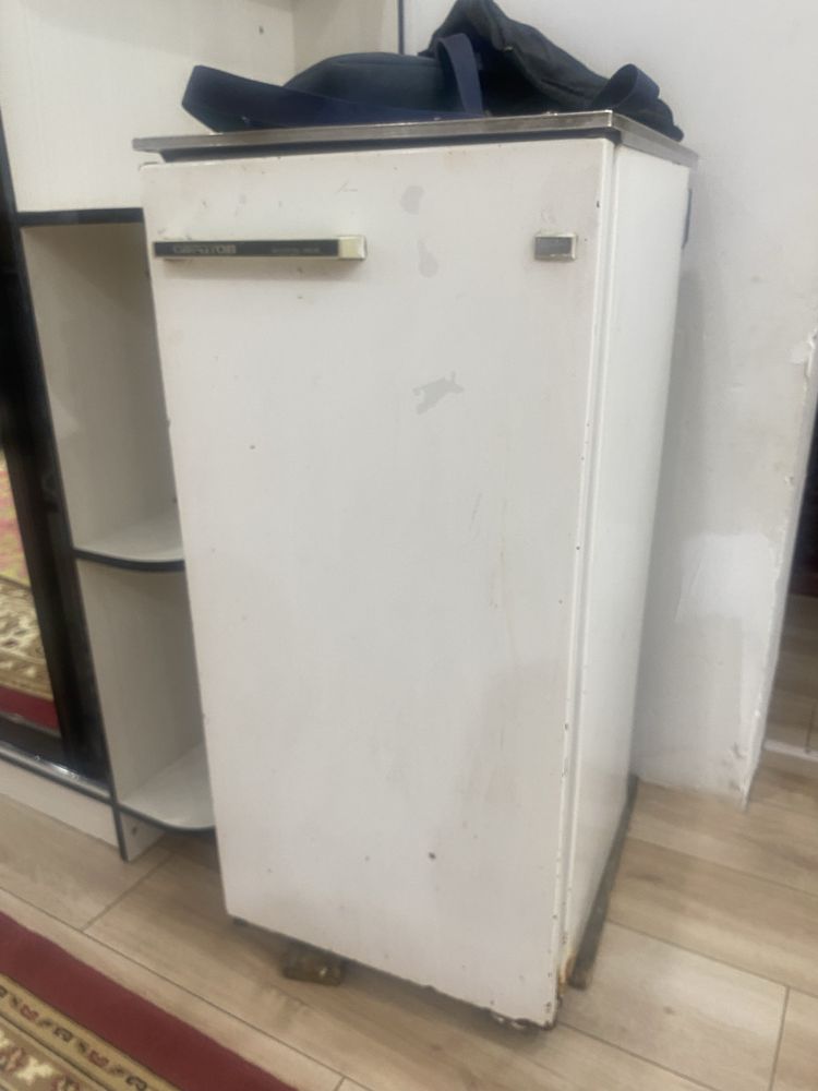 Продается холодильник Саратов 140В