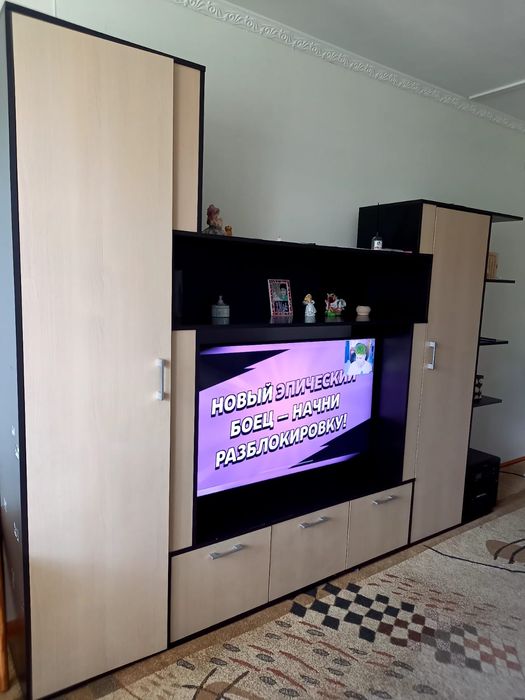 Продам стенку под телевизор