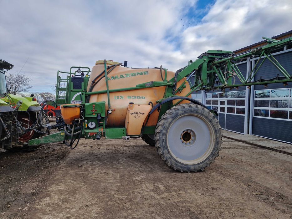 Vand masina erbicidat AMAZONE UX 5200 LITRI 24M