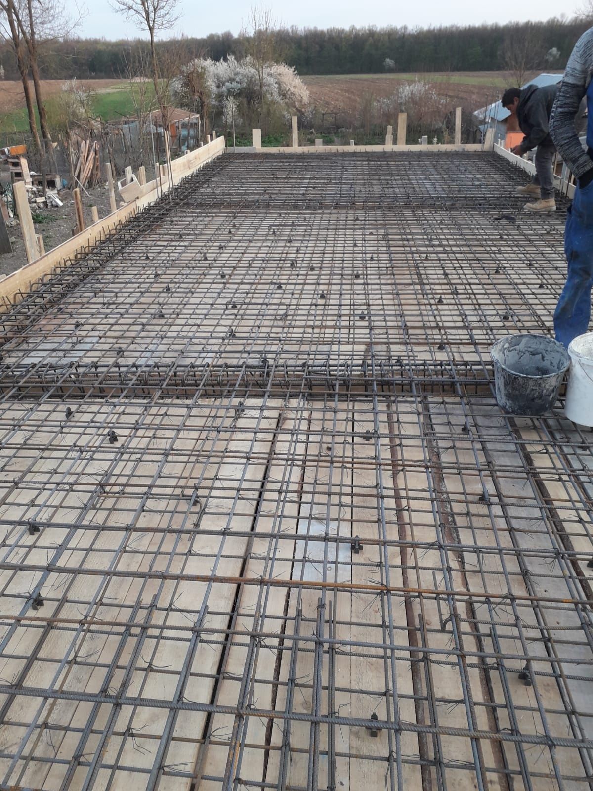 Vând casă spațioasă, 120 mp, cu teren generos de 1400 mp și pădure