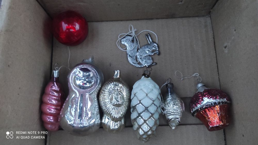 Елочные игрушки.